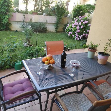 Spacious Apartment With Big Garden Near Beach Сплит Экстерьер фото