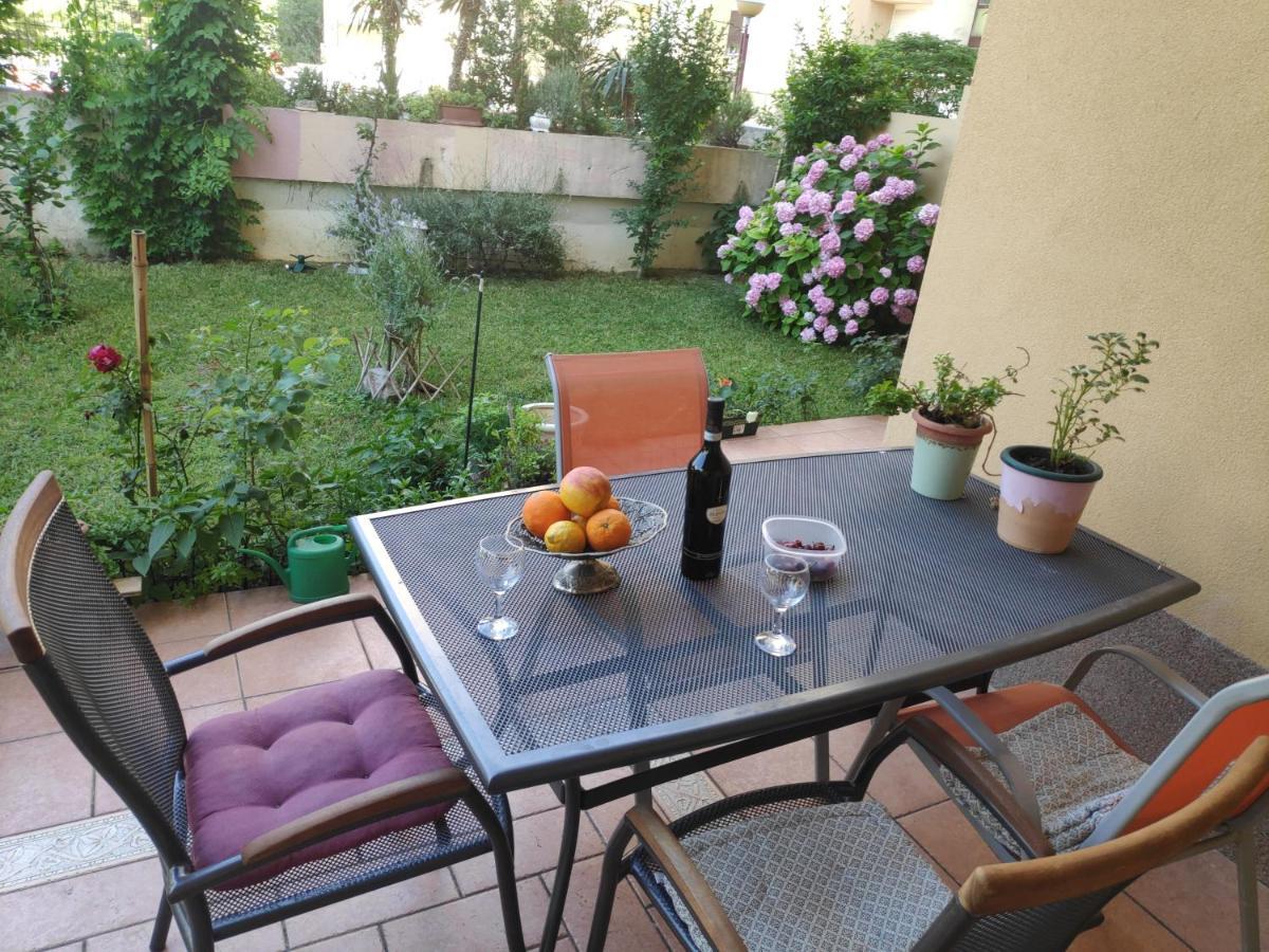 Spacious Apartment With Big Garden Near Beach Сплит Экстерьер фото