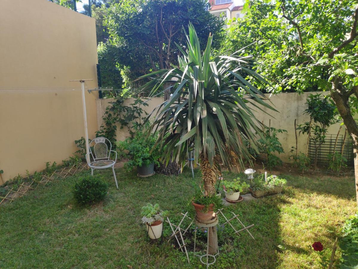 Spacious Apartment With Big Garden Near Beach Сплит Экстерьер фото