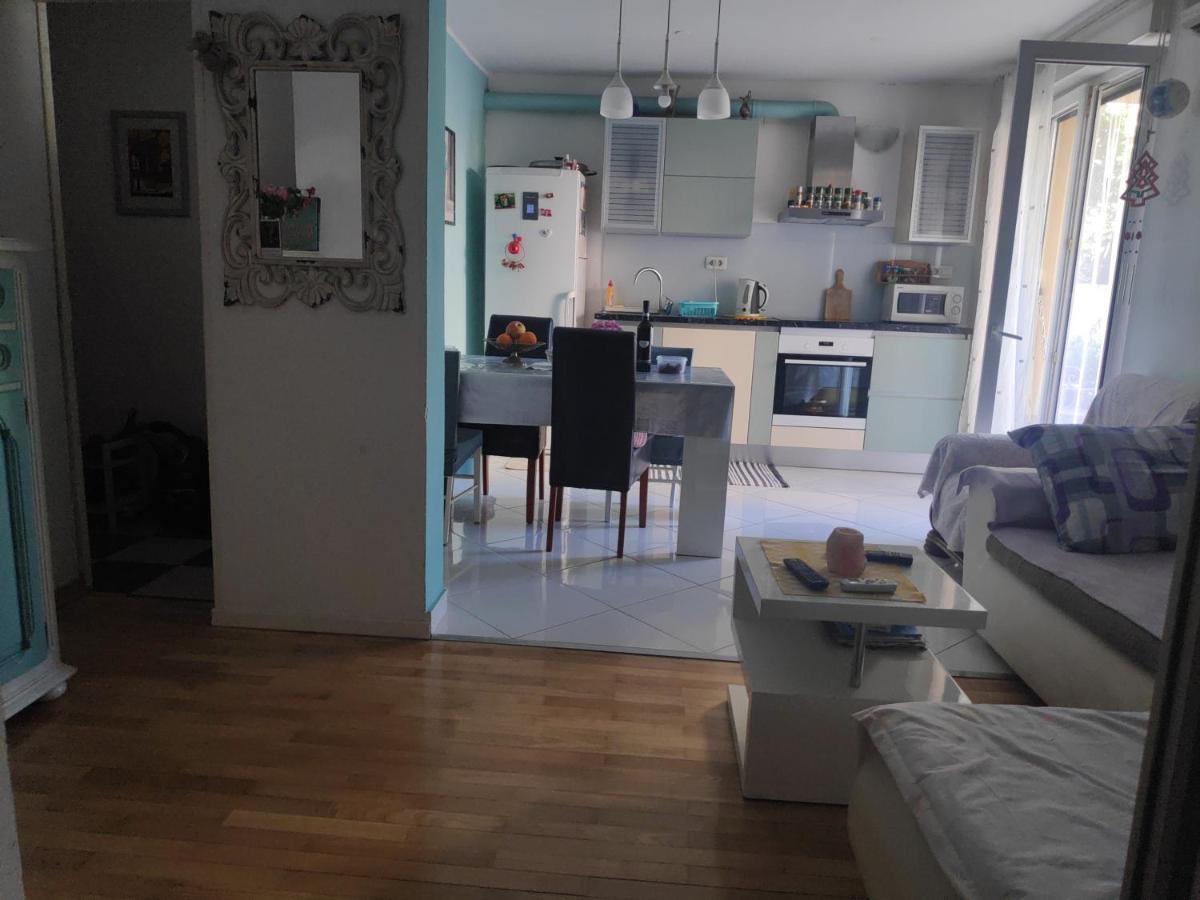 Spacious Apartment With Big Garden Near Beach Сплит Экстерьер фото